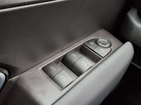 Used 2023 Chevrolet Colorado Z71 w/ Z71 Convenience Package 2 image 19