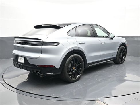 Certified 2025 Porsche Cayenne GTS image 25