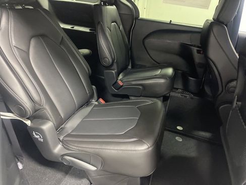 New 2026 Chrysler Pacifica Select image 26