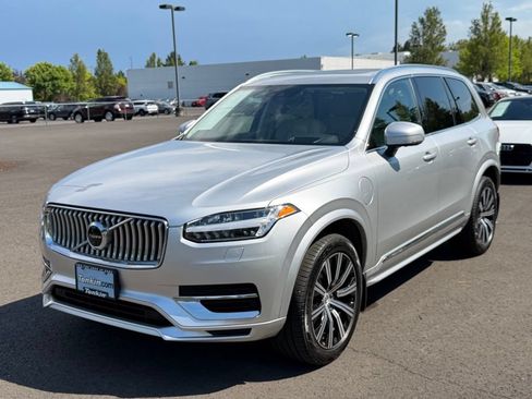 Used 2021 Volvo XC90 T8 Inscription Expression w/ Advanced Package AWD/4WD image 4