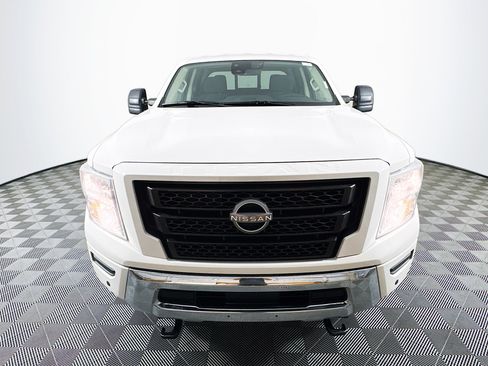 Used 2023 Nissan Titan SV w/ SV Convenience Package image 2
