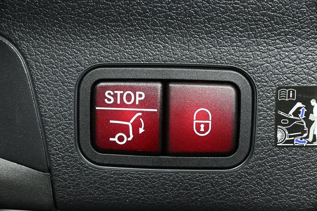 Certified 2026 Mercedes-Benz GLS 450 4MATIC image 31