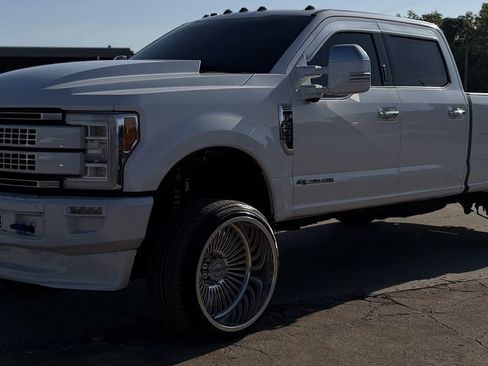 Used 2018 Ford F250 Platinum w/ Platinum Ultimate Package AWD/4WD image 2