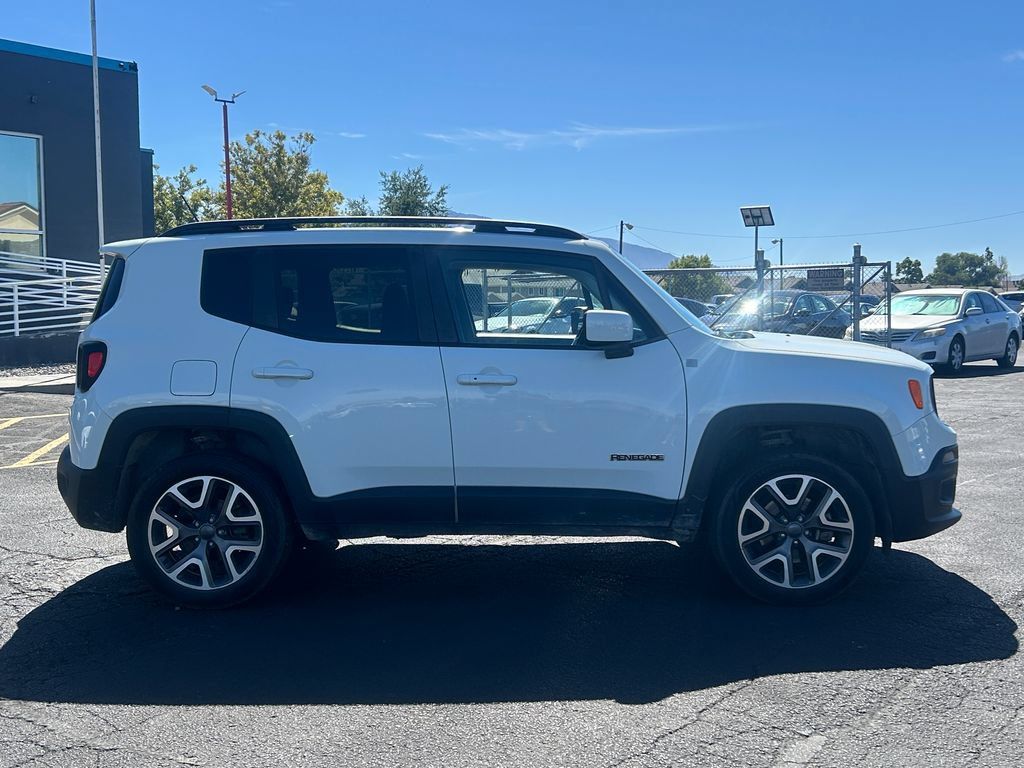 Used 2016 Jeep Renegade Latitude w/ Cold Weather Group AWD/4WD image 2