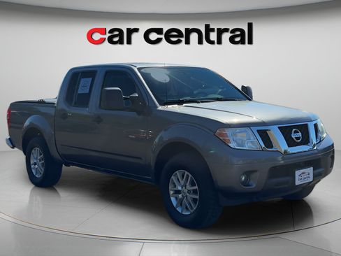Used 2017 Nissan Frontier SV w/ SV Value Truck Package AWD/4WD image 7