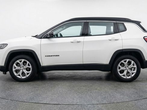 Used 2025 Jeep Compass Latitude AWD/4WD image 5