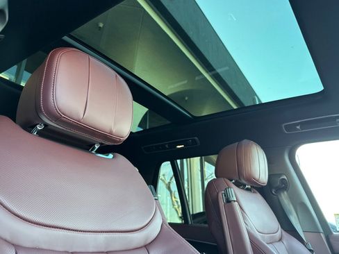 New 2025 Land Rover Range Rover SE image 24