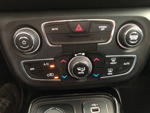Used 2019 Jeep Compass Limited AWD/4WD image 28