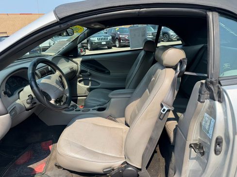 Used 2004 Ford Mustang Convertible RWD image 5
