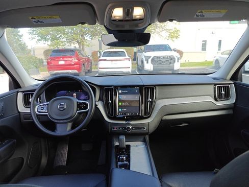 Used 2025 Volvo XC60 B5 Plus image 23