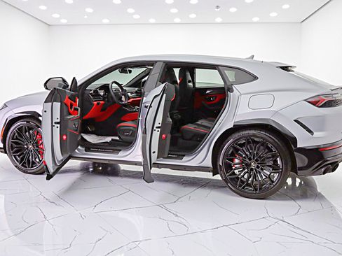 Used 2025 Lamborghini Urus SE AWD/4WD image 5