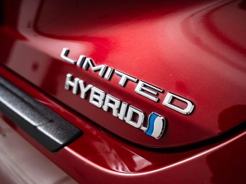 Used 2020 Toyota Avalon Limited w/ Advanced Safety Package FWD image 20