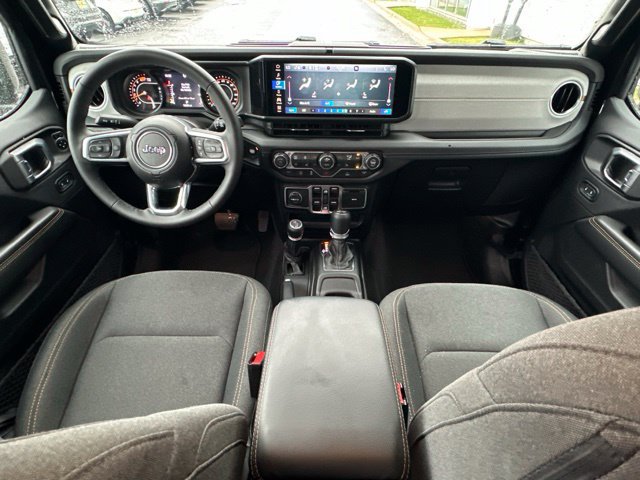 Used 2026 Jeep Wrangler Unlimited Sahara AWD/4WD image 31