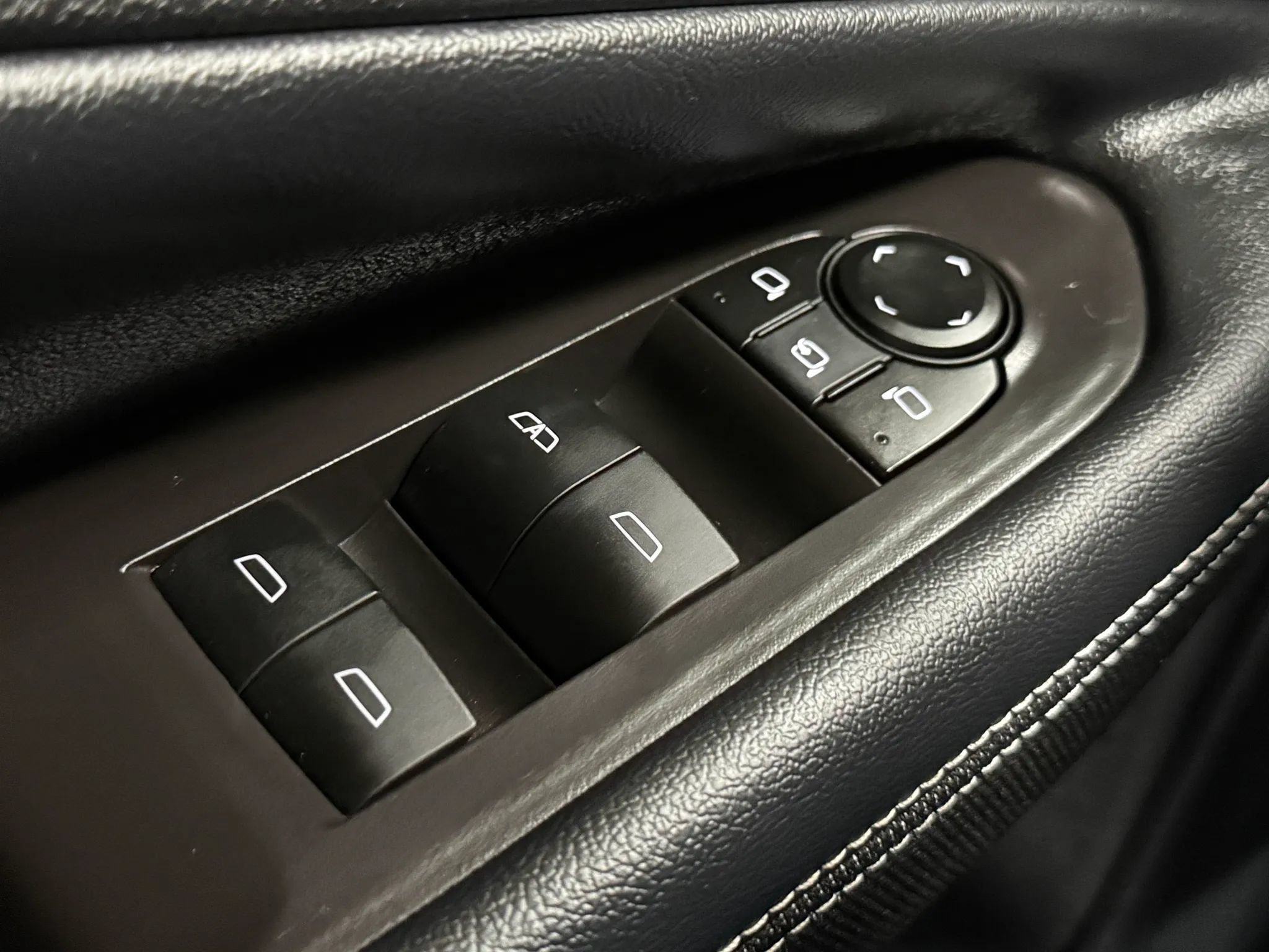 Used 2024 Chevrolet Blazer EV LT AWD/4WD image 29
