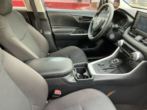Used 2021 Toyota RAV4 LE AWD/4WD image 7