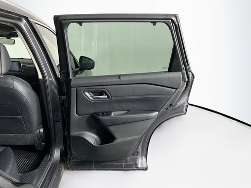 Used 2025 Nissan Rogue SV w/ SV Premium Package image 31