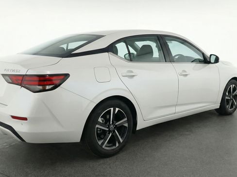 Used 2025 Nissan Sentra SV FWD image 9