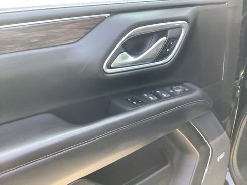 Used 2023 Chevrolet Suburban LT image 19