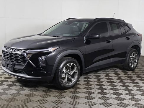 Used 2024 Chevrolet Trax LT w/ Driver Confidence Package image 8