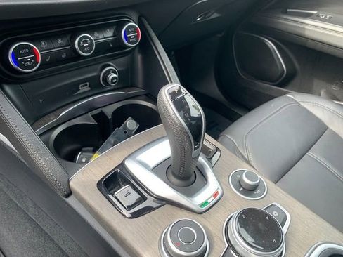 Used 2023 Alfa Romeo Stelvio Ti AWD/4WD image 22