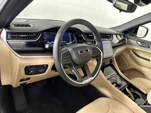 Used 2023 Jeep Grand Cherokee 4WD 4xe image 13