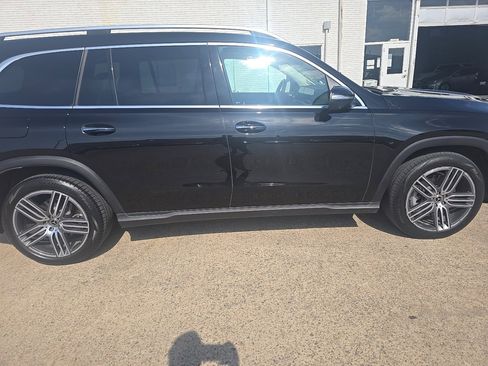 Used 2024 Mercedes-Benz GLS 450 4MATIC image 4