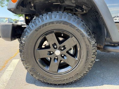 Used 2018 Jeep Wrangler Sport AWD/4WD image 8