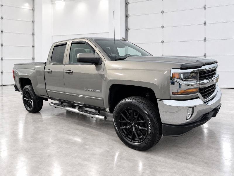 Used 2017 Chevrolet Silverado 1500 LT w/ All Star Edition AWD/4WD image 9