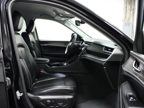 Used 2023 Jeep Grand Cherokee Limited AWD/4WD image 16