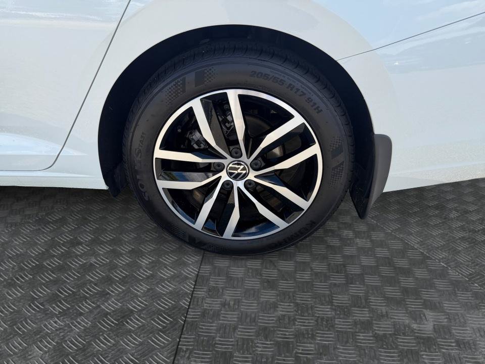 Certified 2026 Volkswagen Jetta SE FWD image 22