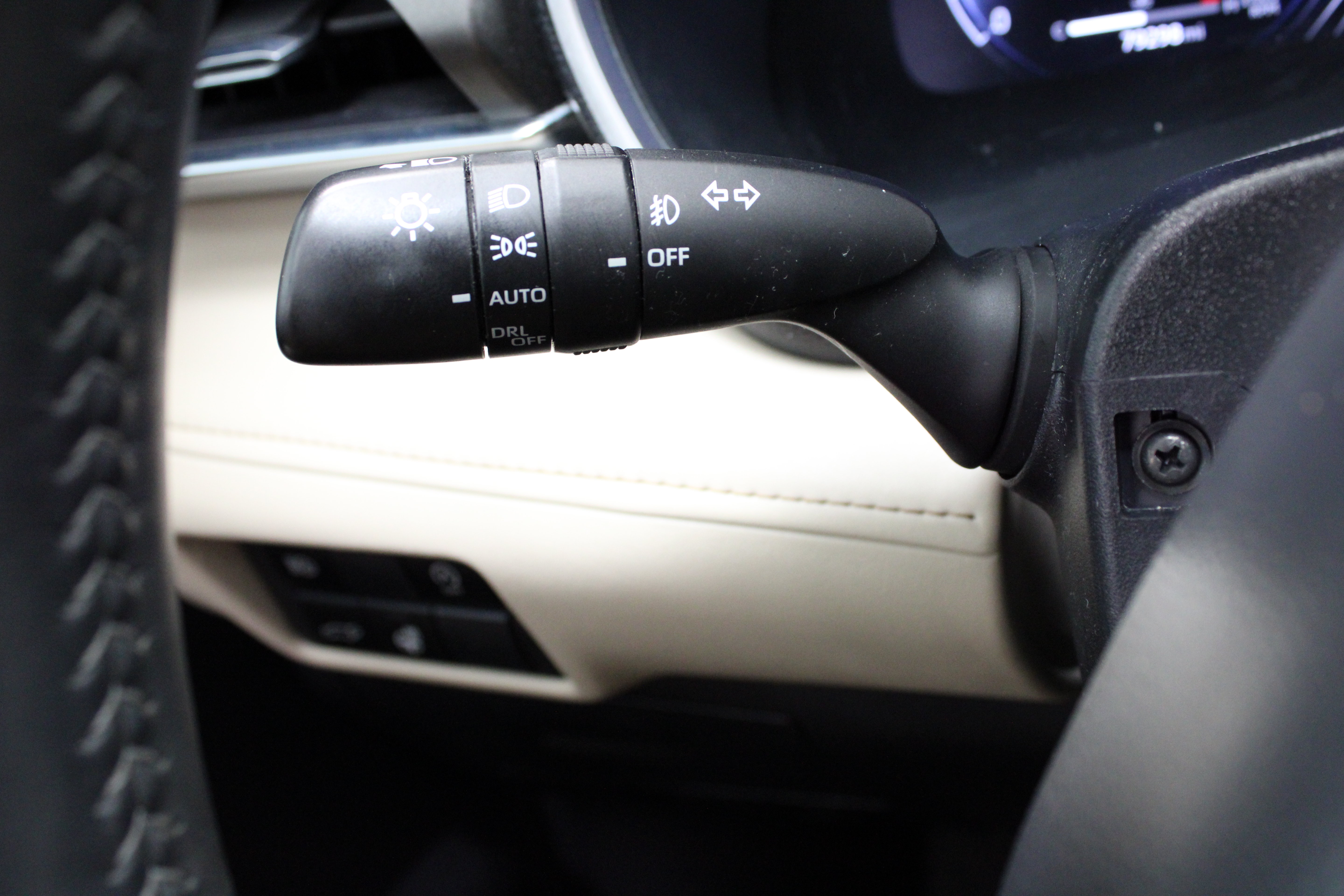 Used 2023 Toyota Highlander Limited FWD image 26