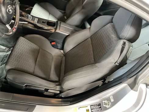 Used 2025 Toyota GR86 w/ ALL Weather Mat Package (TMS) RWD image 18