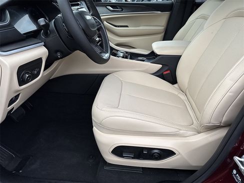 New 2025 Jeep Grand Cherokee L Limited image 9