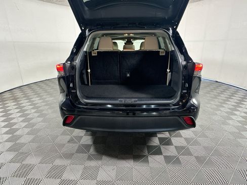 Used 2024 Toyota Highlander XLE FWD image 31