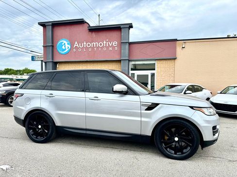 Used 2015 Land Rover Range Rover Sport SE image 6