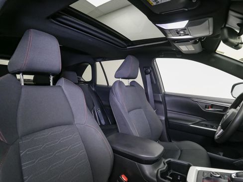 Used 2023 Toyota RAV4 SE image 19