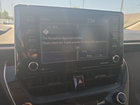 Used 2021 Toyota Corolla LE FWD image 28