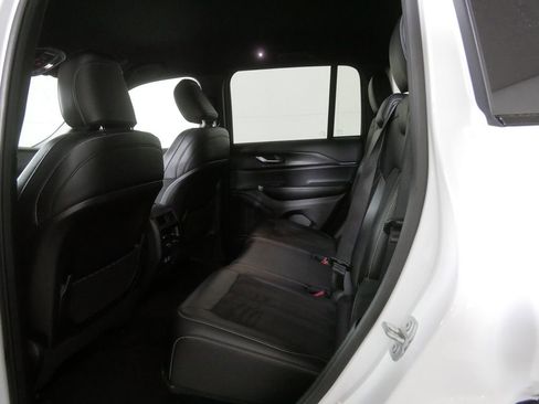 Used 2025 Jeep Grand Cherokee Altitude image 16