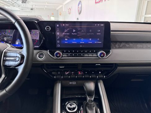 Certified 2025 Chevrolet Colorado ZR2 w/ Technology Package AWD/4WD image 18