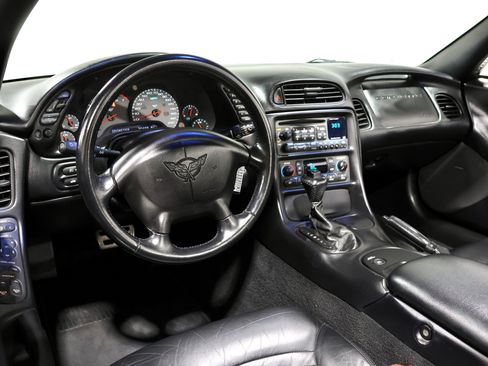 Used 1999 Chevrolet Corvette Convertible w/ Performance Handling Pkg RWD image 3