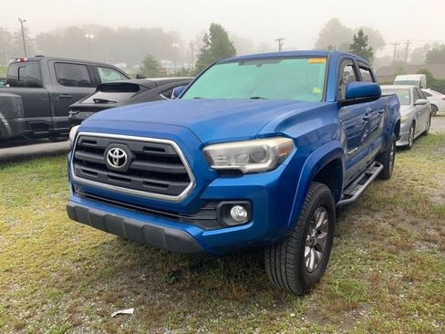 Used 2017 Toyota Tacoma SR5 w/ Tow Package RWD image 4