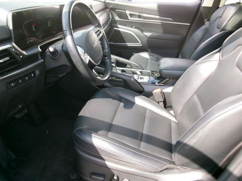 Used 2025 Kia Telluride S FWD image 14