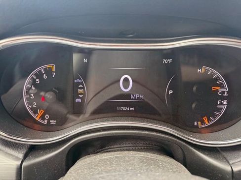 Used 2019 Jeep Grand Cherokee Laredo w/ Security & Convenience Group AWD/4WD image 21