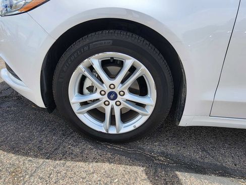 Used 2018 Ford Fusion SE w/ Fusion SE Technology Package FWD image 9