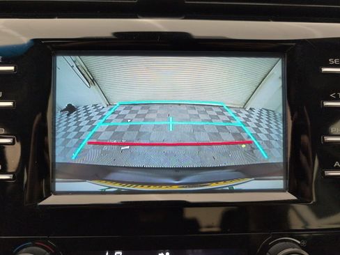 Used 2018 Toyota Camry SE image 29