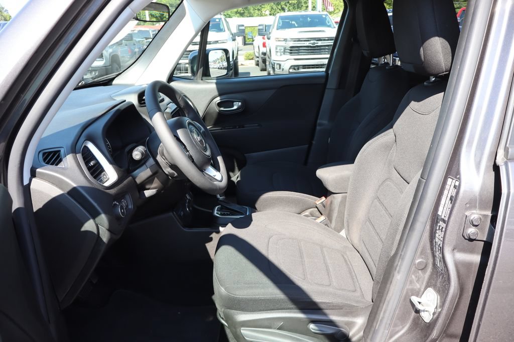 Used 2021 Jeep Renegade Latitude AWD/4WD image 4
