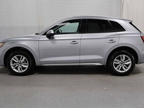 Used 2023 Audi Q5 2.0T Premium w/ Convenience Package AWD/4WD image 2