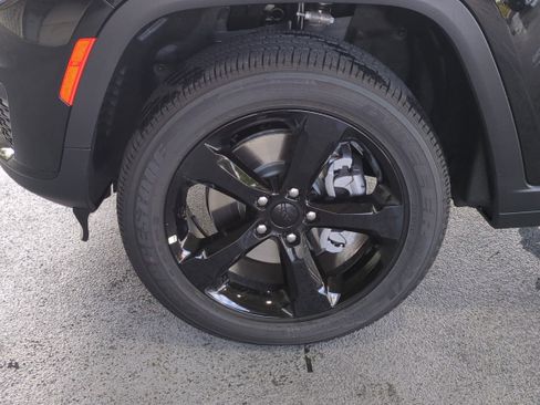New 2025 Jeep Grand Cherokee L Altitude AWD/4WD image 11
