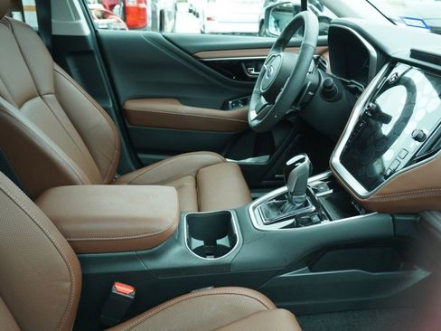 Used 2025 Subaru Outback Touring AWD/4WD image 9