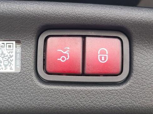 Used 2025 Mercedes-Benz C 300 4MATIC Sedan image 10